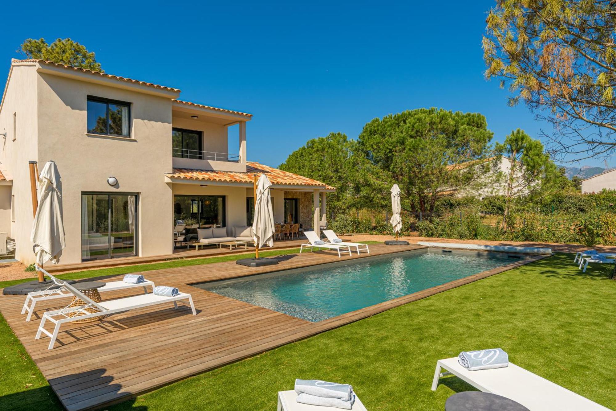 Aparthotel Calarossa Bay 4*